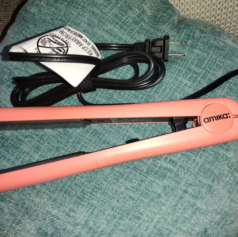 Amika adjustable temperature flat iron